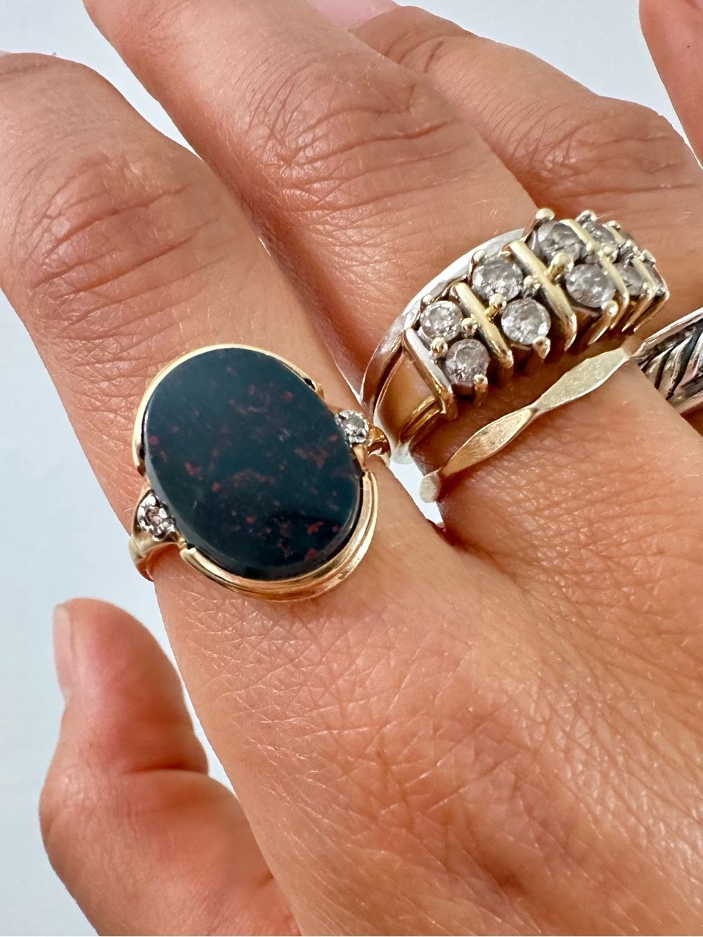 Vintage 14k Yellow Gold Bloodstone Oval Ring with Diamond Side Accents Size 7.75